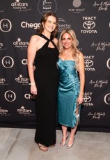 XRonnie and Karen Lott All Stars Helping Kids Holiday Event (2022)