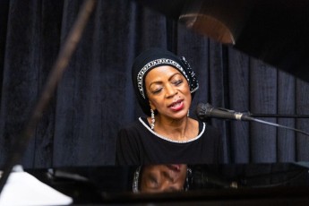 XRonnie and Karen Lott All Stars Helping Kids Holiday Event (2022)