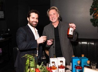 XRonnie and Karen Lott All Stars Helping Kids Holiday Event (2022)