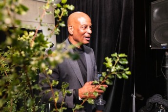 XRonnie and Karen Lott All Stars Helping Kids Holiday Event (2022)