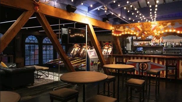 10 San Francisco Bars With More to Do Than Just Drink