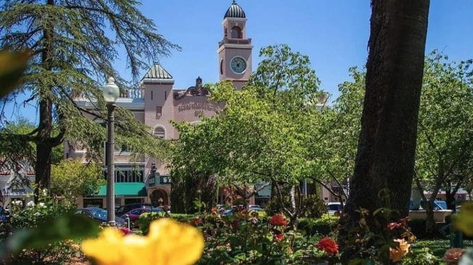 Beloved Restaurants, Cozy Hotels + Wine Tasting in Downtown Sonoma