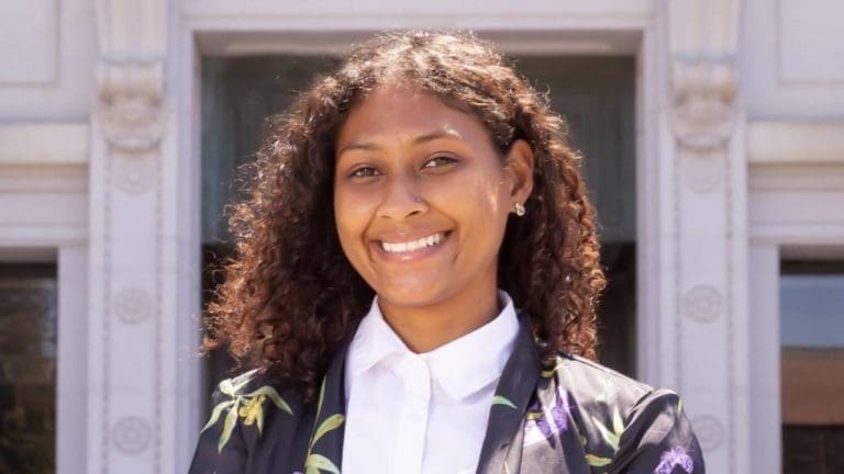 A Jolt of Reality: The Energy Queen at Kinfolx in Oakland