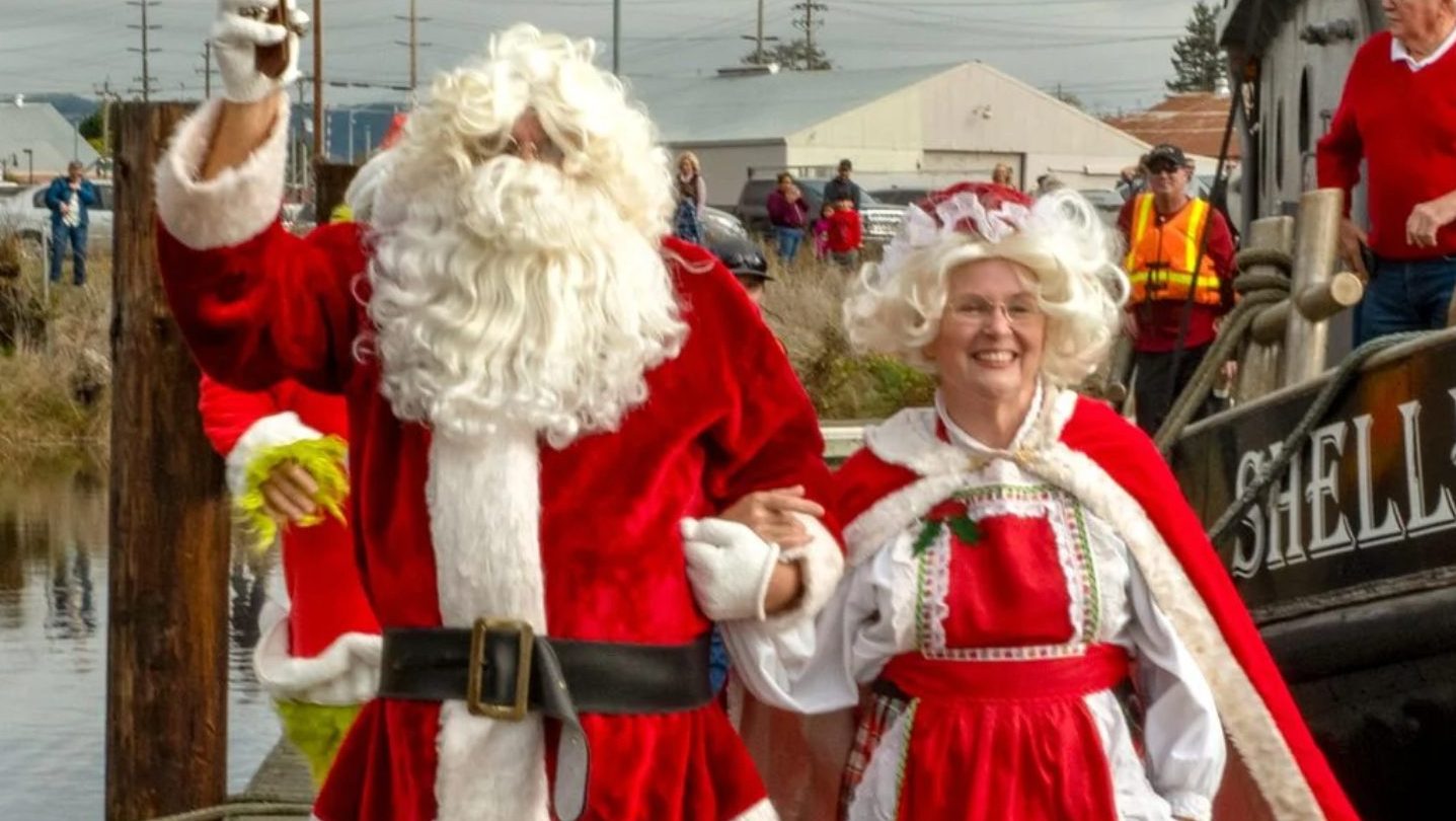 Santa's Riverboat Arrival