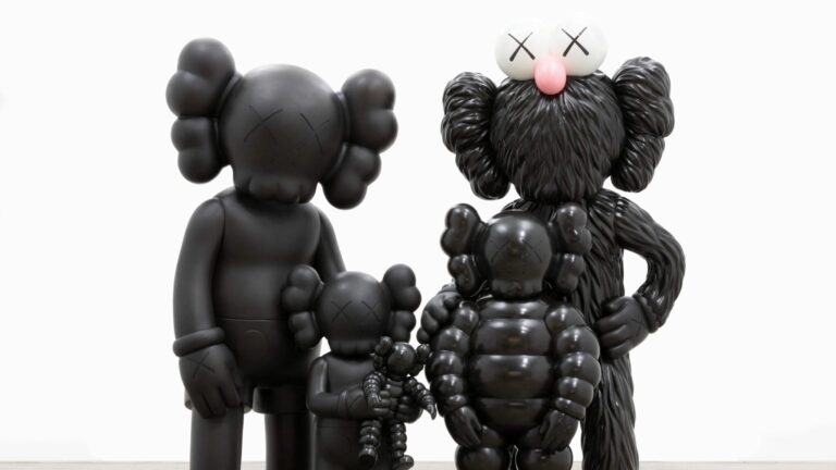 KAWS: FAMILY