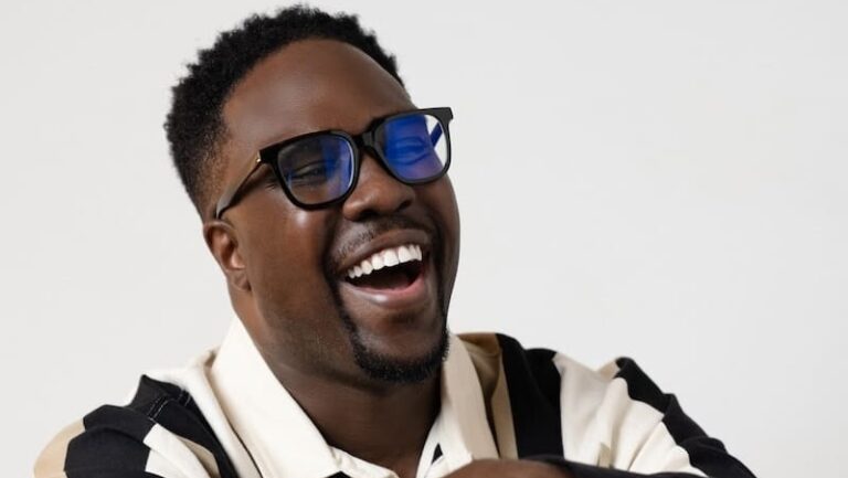 Derrick Hodge with Color of Noize Strings