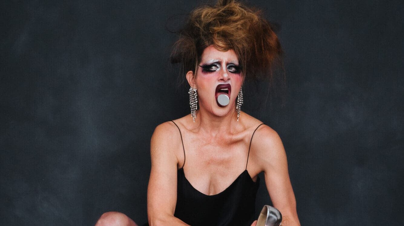 Fauxnique: How Do I Look?