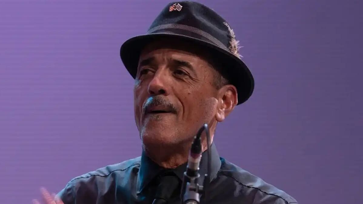 De un Pájaro las dos Alas (Two Wings of the Same Bird)