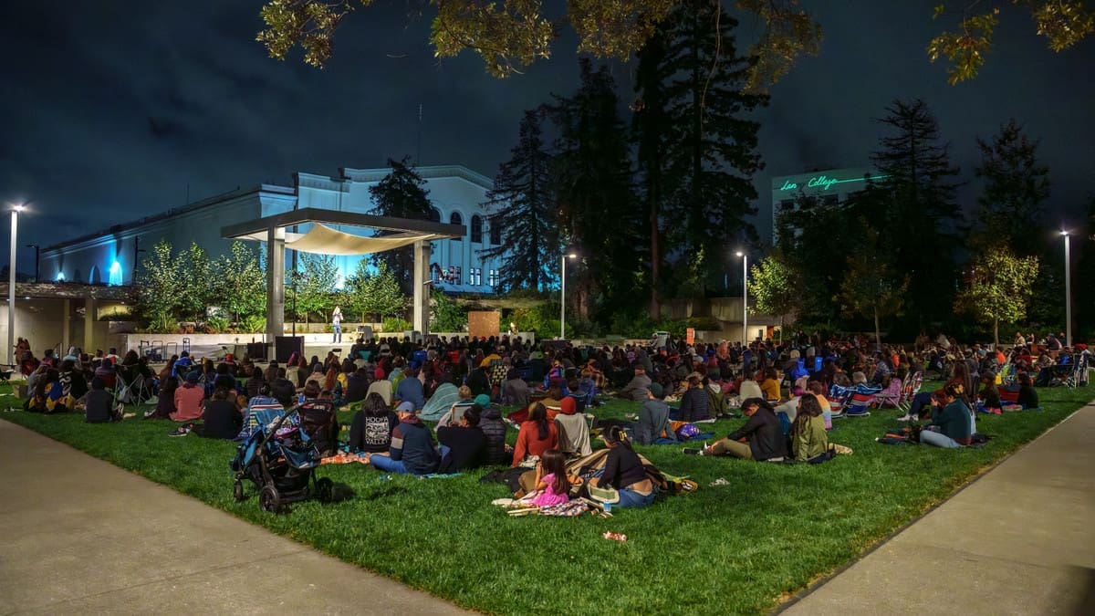 Outdoor audience at OMCA