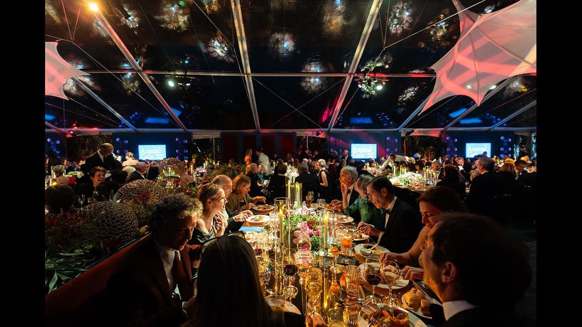 Elegant dinner tables arranged for a Fine Arts Museums of San Francisco gala