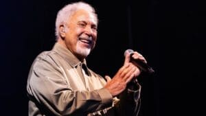 Tom Jones on the Come Gather Round Tour