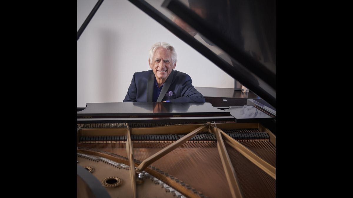 David Benoit Christmas Tribute To Charlie Brown