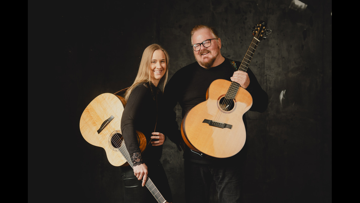 Don Ross & Julie Malía